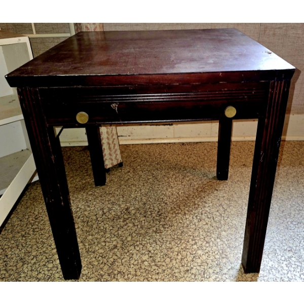 Vintage Swivel Top Side Table - 22x24x24