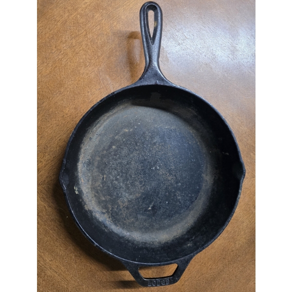 Lodge Cast Iron 10" Skillet