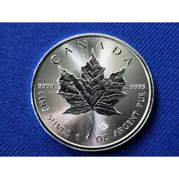 2016 Canadian $5 Maple Leaf 1 oz .9999 Fine Silver Coin
