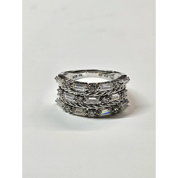 Beautiful Sterling Silver Ring Weighing About 4.7 Grams - Size 7 