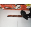 Image 3 : Black & Decker 16" Hedge Trimmer Model TR1600