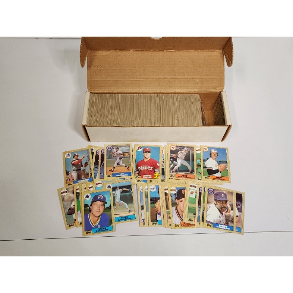 Lot of Over 100 1977 Topps Baseball Cards - All Well Kept in Great Condition! 