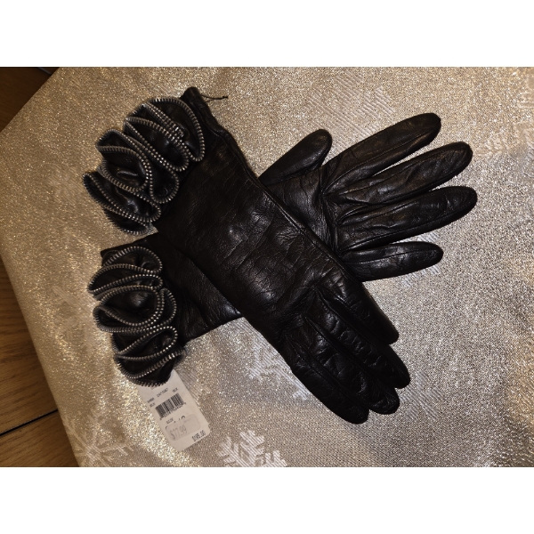 New With Tags Black Leather Ladies Gloves With Zipper Detail