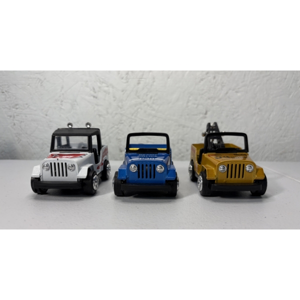 Lot of 3 Collectible Small Die-Cast Toy Jeeps