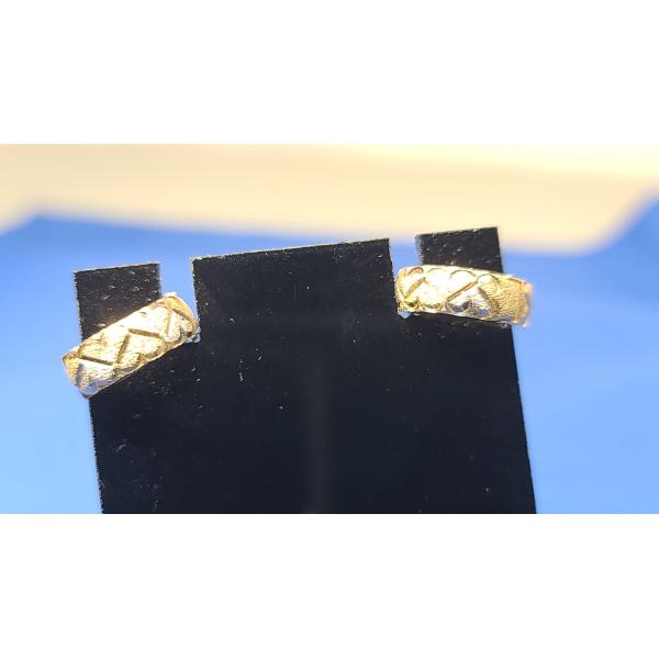 14K Gold Hoop Earrings - Weight: 2.1g