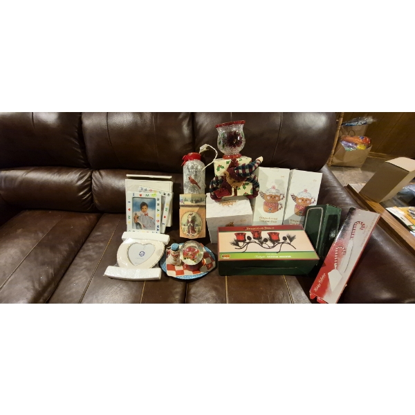 Christmas Decor Or Novelty Items As Shown - See Pics