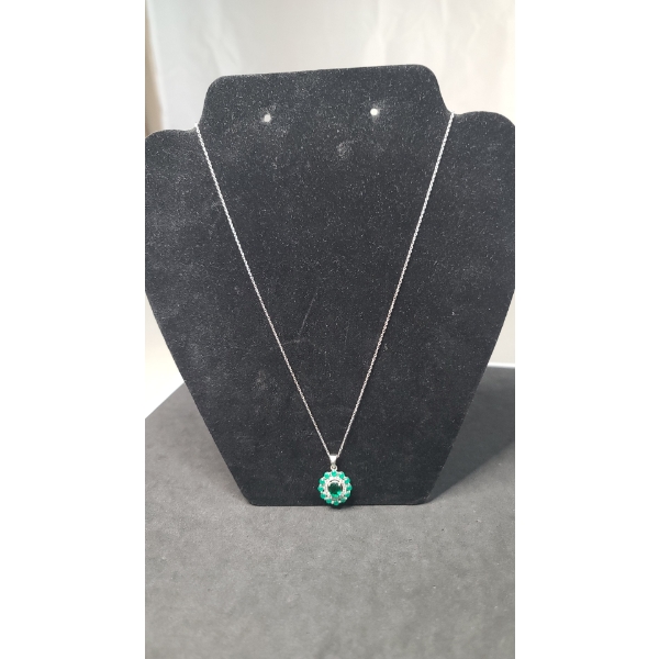 Sterling Silver Pendant With Emerald Surrounding Lab Created Green Stones - Weight: 4.6g
