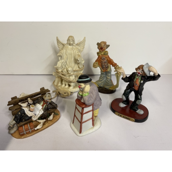 Assorted Clown Figurines - Total of 5
