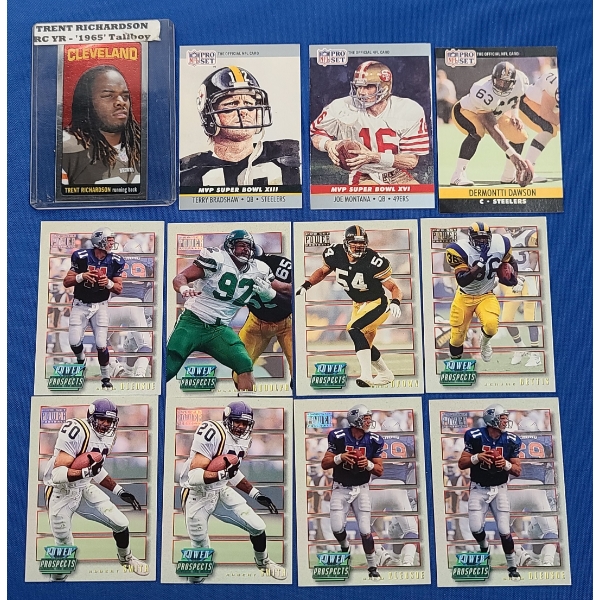 (12) Assorted 1990/2012 Topps/Pro Set Football Cards 
