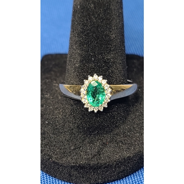 14K Gold Oval Emerald Halo Ring With Diamonds - Size 10 - Weight: 2.8g