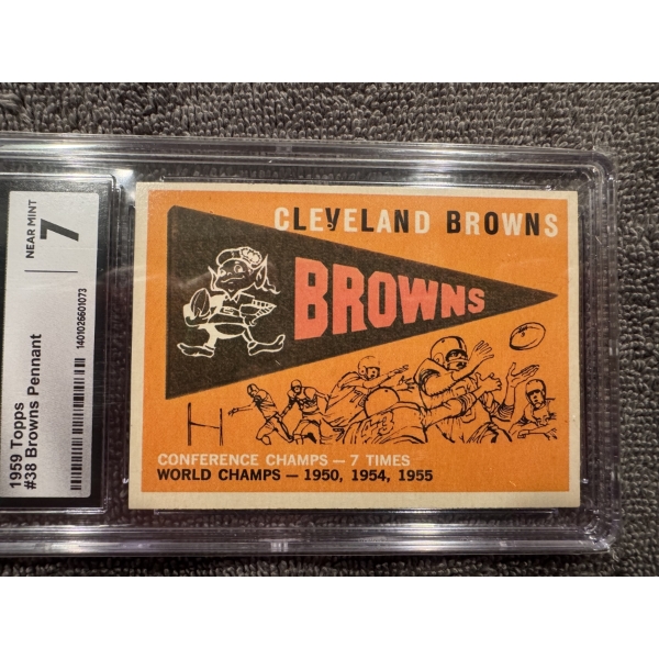 1959 Topps #38 Cleveland Browns Pennant Football Card - Graded CGC 7 - Incredible Card