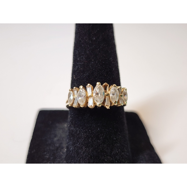 Gorgeous 14K Gold Marquise Cut Ring - Size 6.5 Total Weight 2.7g