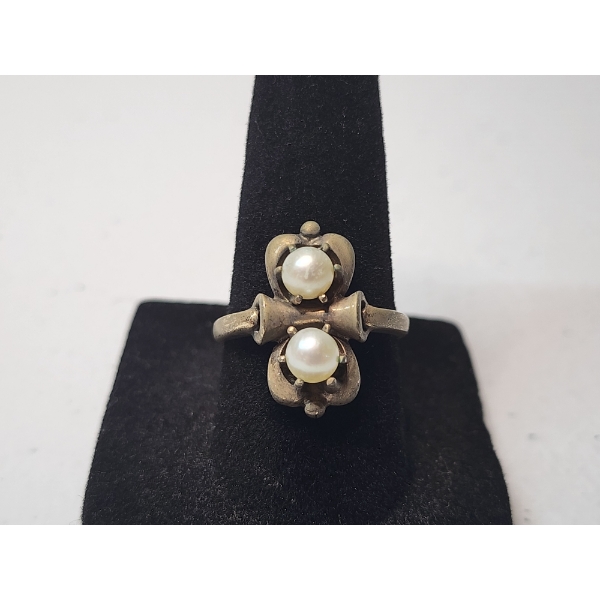 10K Gold Vintage-Style Ring with Pearls - Size 7.5 - TW: 3.9g