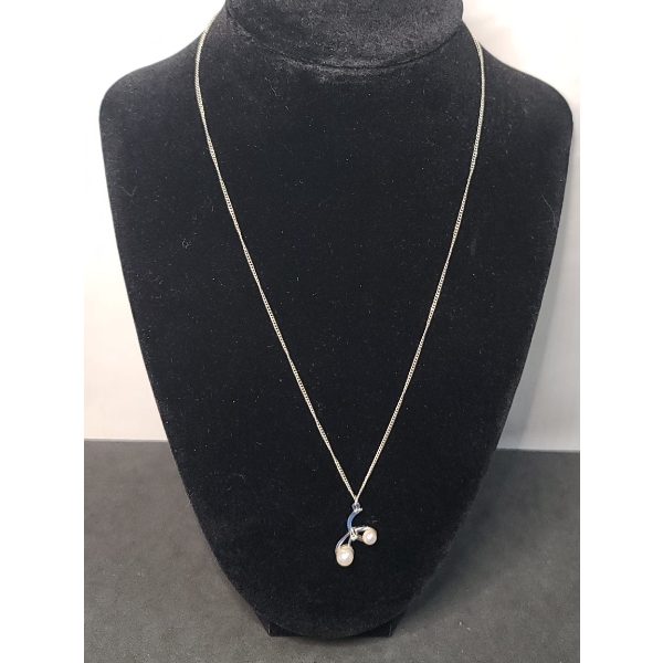 14K White Gold Pendant With Pearls On 14K Yellow Gold 18" Chain - Total Weight: 3.6g