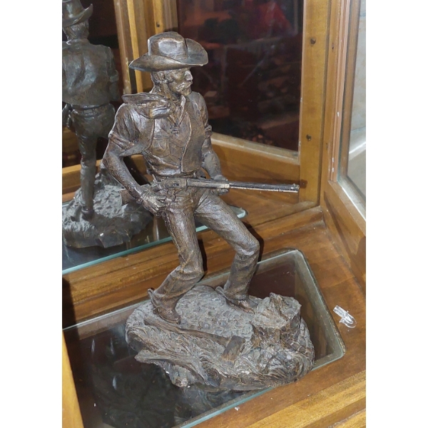 Old West Cowboys - Cast Rifleman Statue - App 10" Tall In Ex Condition