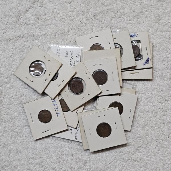 Collection of U.S. Lincoln Wheat Cents in Cardboard 2x2 Coin Flips FV: $.75