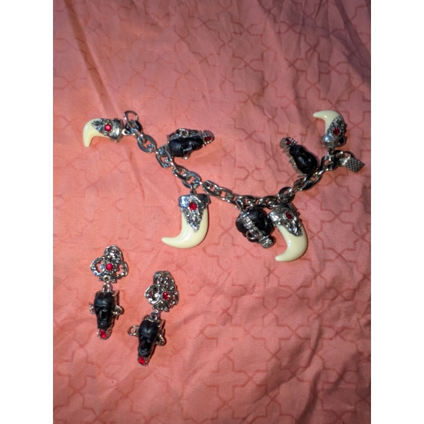 Rare!! 1960s Selro Corp Fine Charm Bracelet And Matching Earrings