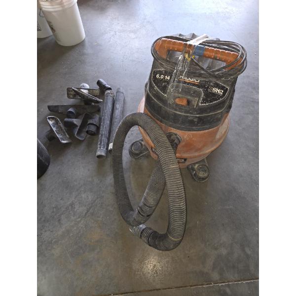Rigid Large Shop Vac With Attachments