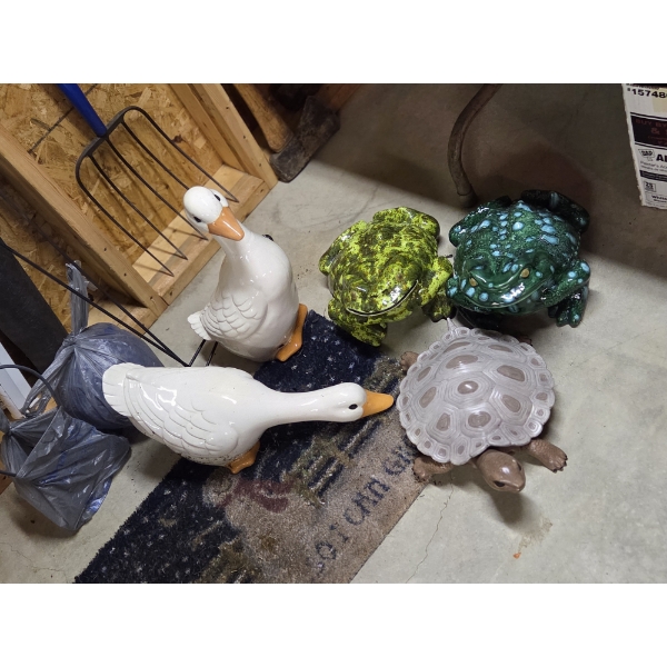 Louisville Home Pickup - Group Lot - Ceramic Yard Decor Figures - Ducks , Frogs - See Pics
