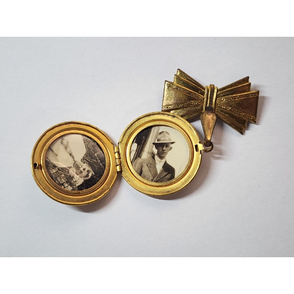 Vintage Floral Etched Gold-Plated Pin Locket 