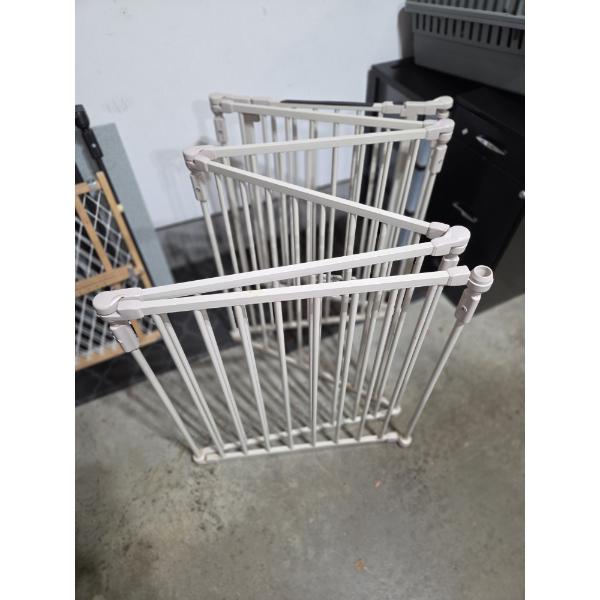 White Metal Pet Play Yard 6ft Round