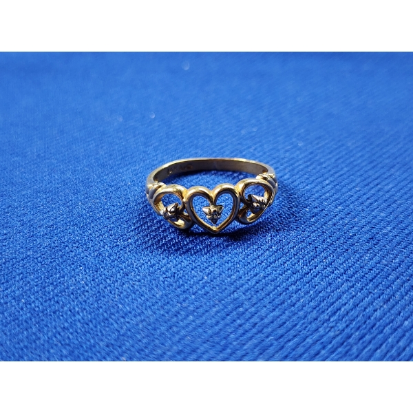 14KT Gold Heart Design Ring - Size 7 - 2.4 grams