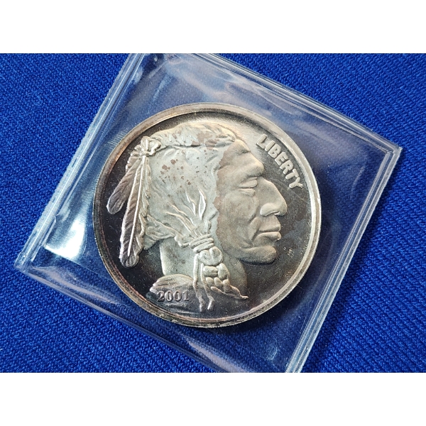 2001 Buffalo Design Silver Round - 1 Ounce .999 Fine Silver 