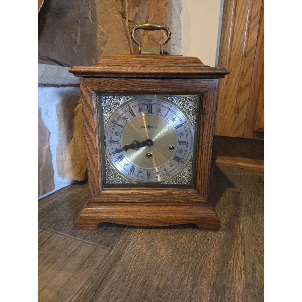 Vintage Howard Miller Mantle Clock Franz Hermle Movement W Turnkey 