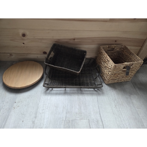 Pick Up Off Site- 115 Ely St. Alliance Oh.  Like New Basket Group