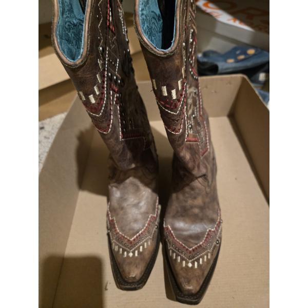 New Corral Vintage Size 7 Womans Boots