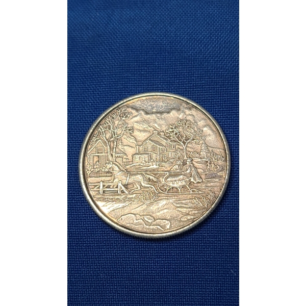 1 Troy Ounce .999 Fine Silver Round - Horse Drawn Sleigh & Christmas Wreath Motif 