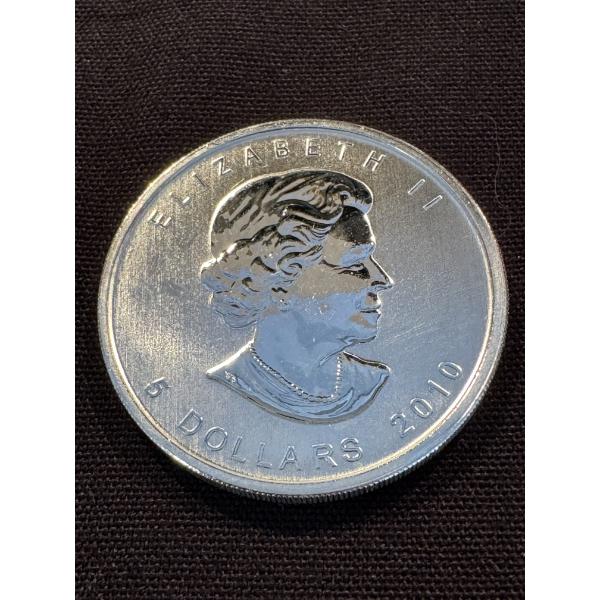 2010 Canada 1Troy oz .9999 Silver Maple Leaf - Mint Condition