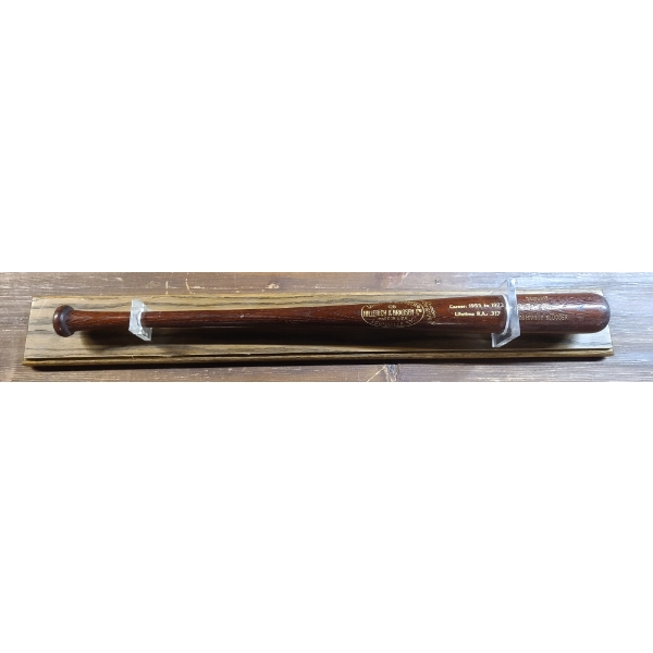 Roberto Clemente Louisville Slugger Baseball Bat in Display! 
