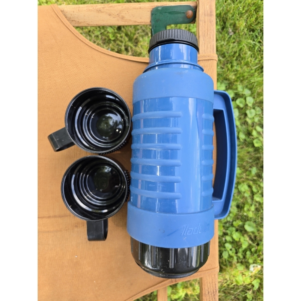 Aladdin Glass Lined Thermos with 2 Cups