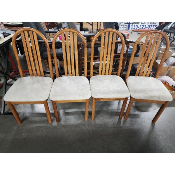 Lot of 4 Dining Chairs in Great Condition