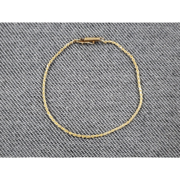Lovely 10K Gold Bracelet Weighing 1.6 Grams - Measures about 7" Long