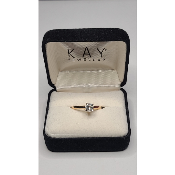 14K Gold Solitaire Engagment Ring With Approx 1/2 Carat Round Cut Diamond - Size 7 - Weight: 2.2g