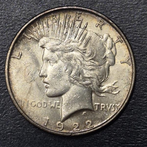 1922 Uncirculated silver Peace dollar - See Pics