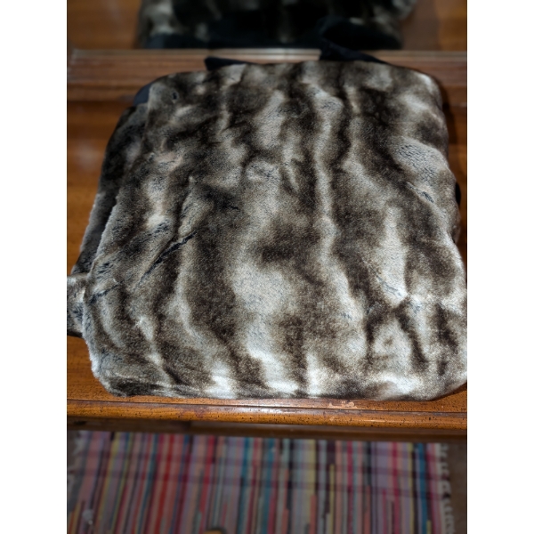 New Large Soft Faux Fur Throw, Reading Lamp, And Paw Tin