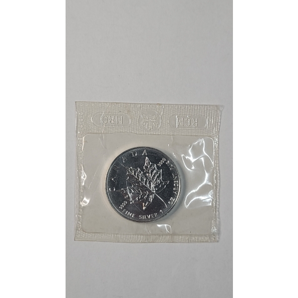 2003 Royal Canadian Mint 1 Troy Ounce .9999 Fine Silver $5 Canadian Maple Leaf - Mint Condition