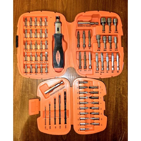 Black and Decker Screwdriver Set with Additional Set of Screw and Drill Bits