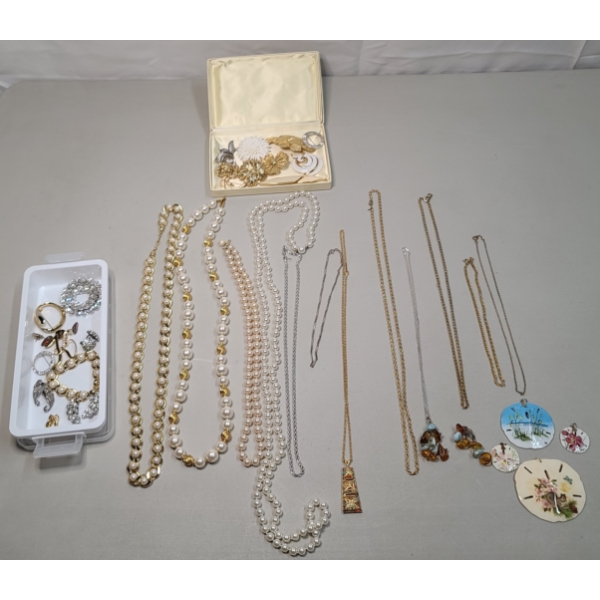 Fashion Necklaces, Brooches & More