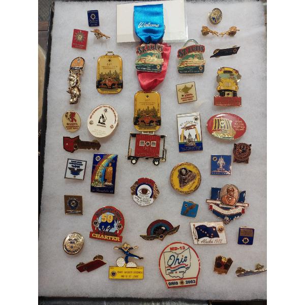 Excellent Collection Of Souvenir Pinbacks & Badges - Many Local - See Pics For Description