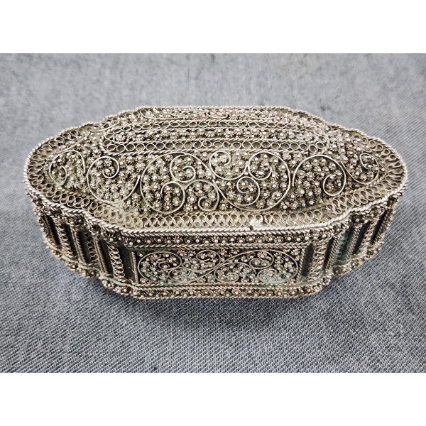 BEAUTIFUL RARE Antique STERLING SILVER Filigree Trinket or Jewelry Box - Weighs 391 Grams 