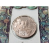 Image 2 : Vintage Frankin Mint 1974 Christmas Carolers Holiday Greeting Card Bronze Medal