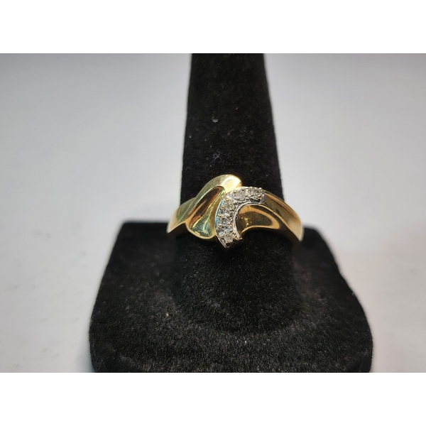Vintage 10K Gold Bypass Ring With Diamonds - Size 8 - TW: 2.6g