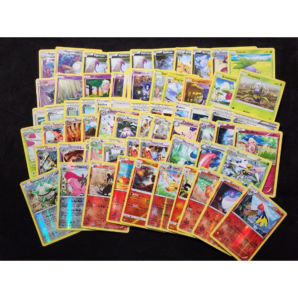 Large Lot of 50 Pokemon Trading Cards Including Reverse Holo's & Rares!