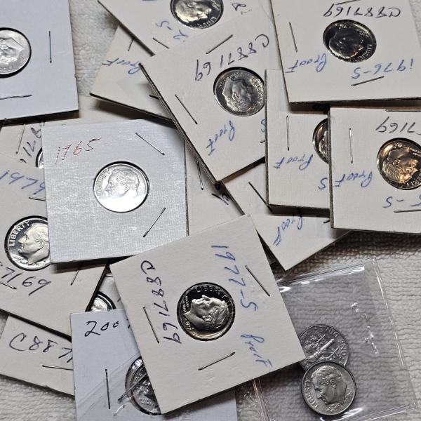 Assortment of Uncirculated and Proof Roosevelt Dimes in Cardboard Flip Holders - FV: 1.90