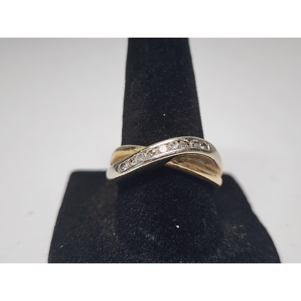 14K White and Yellow Gold Two-Tone Crossover Ring with Diamonds - Size 7.5 - TW: 6.5g