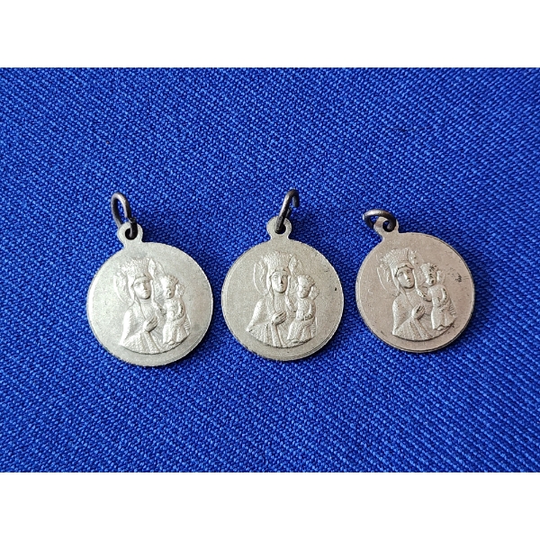 x3 Vintage Medallion Pendants - Joannes Palvlvs II